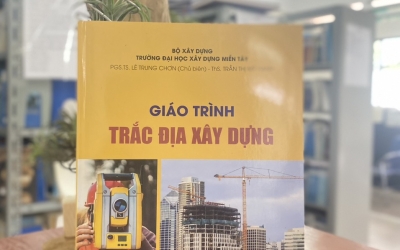 Tiếp nhận sách tặng từ PGS. TS. Lê Trung Chơn